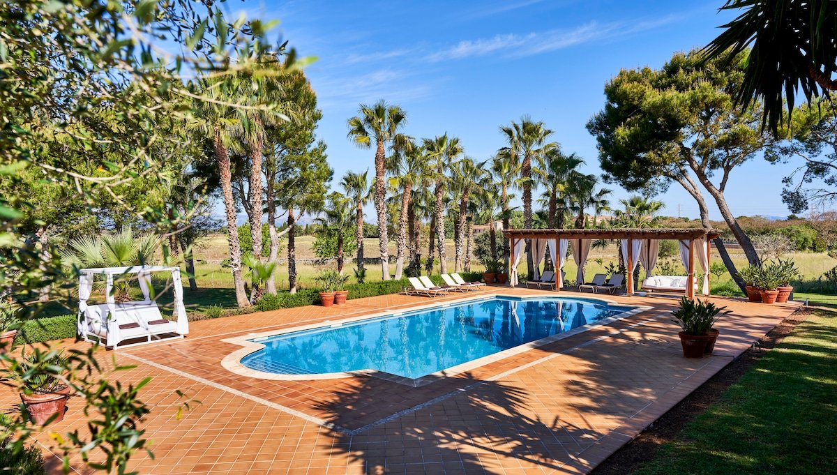 Beautiful private villa for up to 12 people gallery image 5