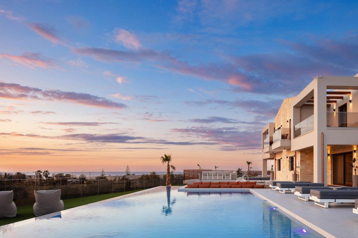 Short Walk to Beach, 2 Villas for Groups/Families! gallery image 2