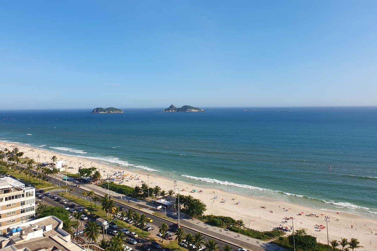 Cobertura frente mar com piscina e churrasqueira