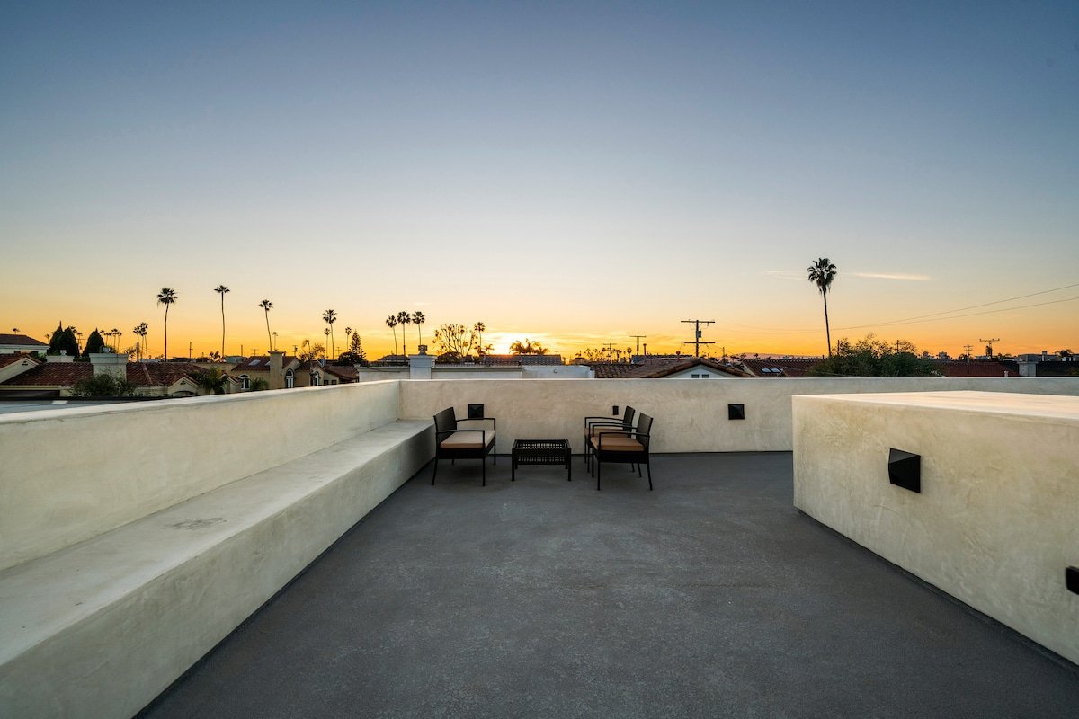 Naples Modern Home gallery image 4