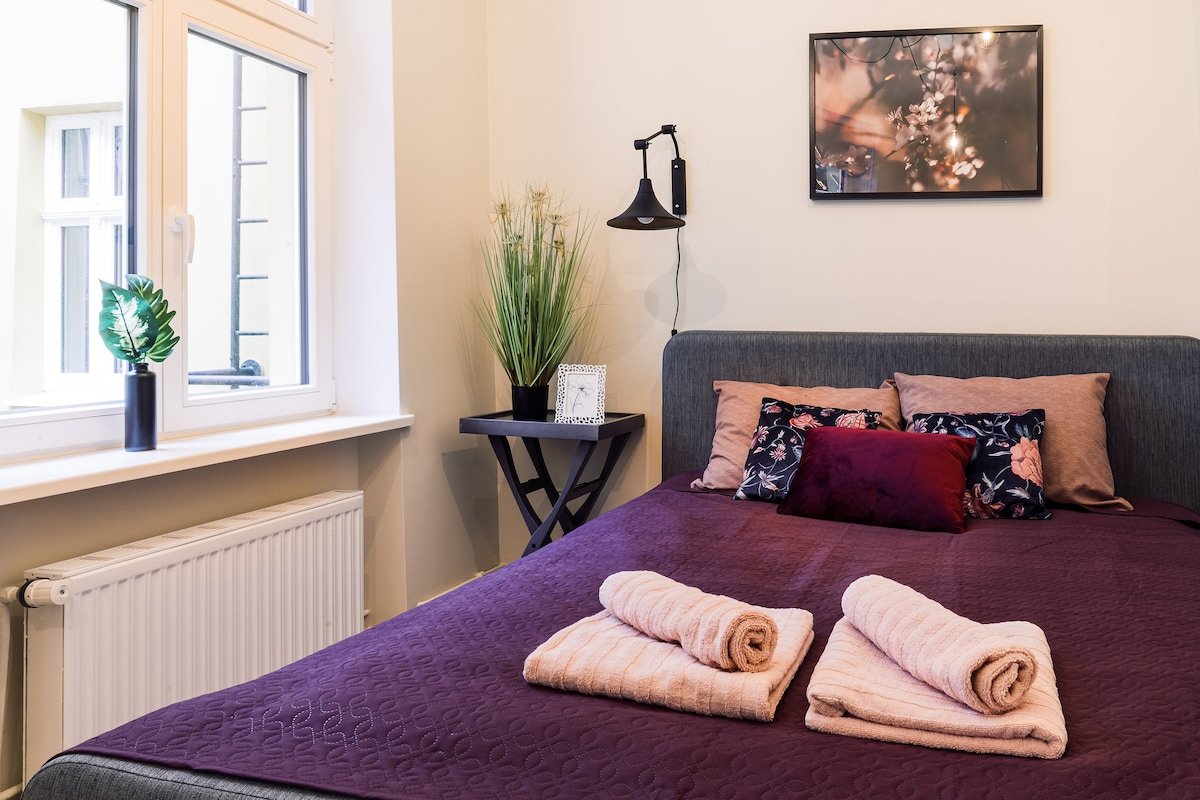 Morrison Apt/15 guests/7 BD/Self Check-In/Old Town gallery image 4