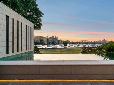 OMG Sub-Penthouse + Pool + Bridge Views