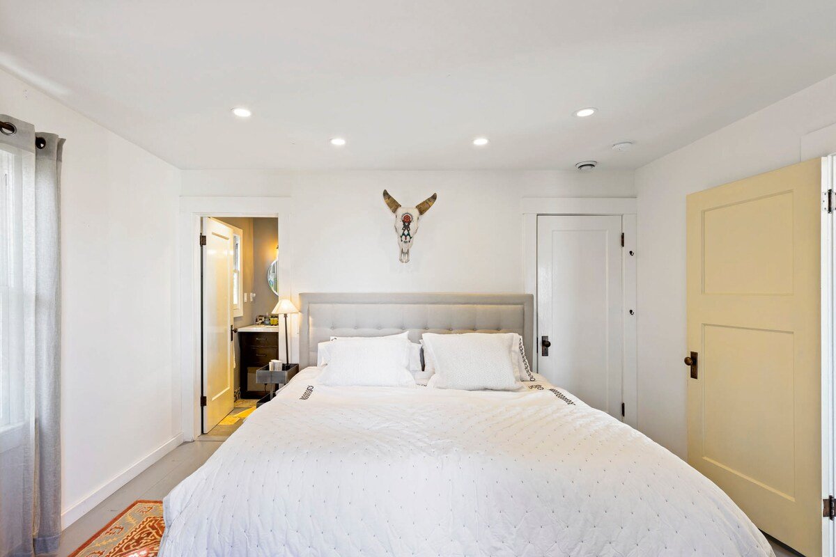 Belleview Lakefront- Hot Tub, Pier, Buoy gallery image 3