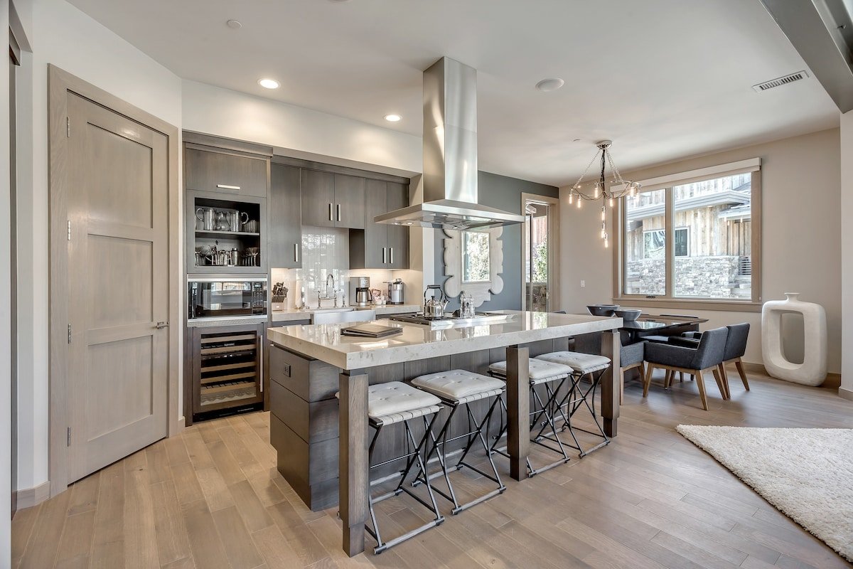 Stein Eriksen Residences Platinum Four Bedroom Suite gallery image 5