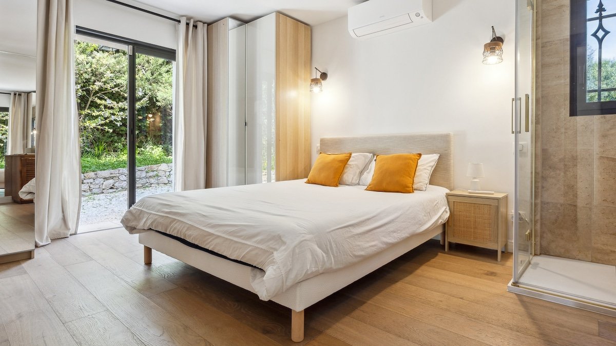 Charmante villa néo-provençale de 4 chambres gallery image 3