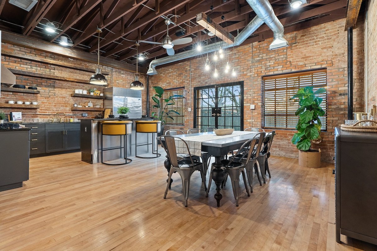 Luxury Loft Sleeps 16! 8 beds, 5 Min – Deep Ellum gallery image 5