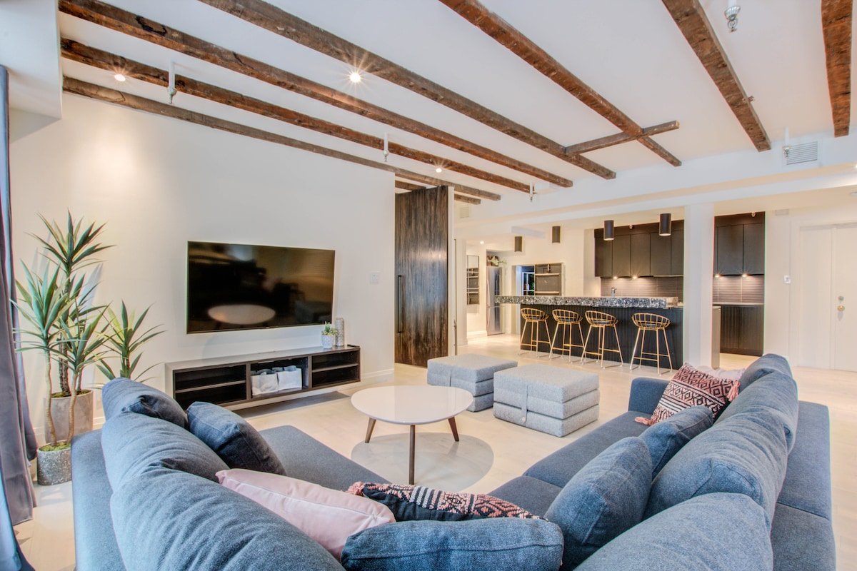 Tropical Loft in old Montreal gallery image 4