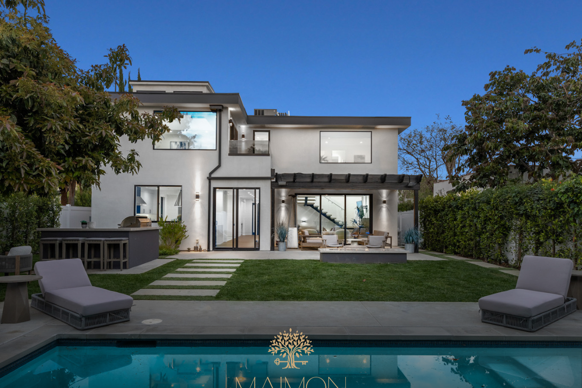 Elegant Beverly Grove Oasis with Top-Tier Comfort