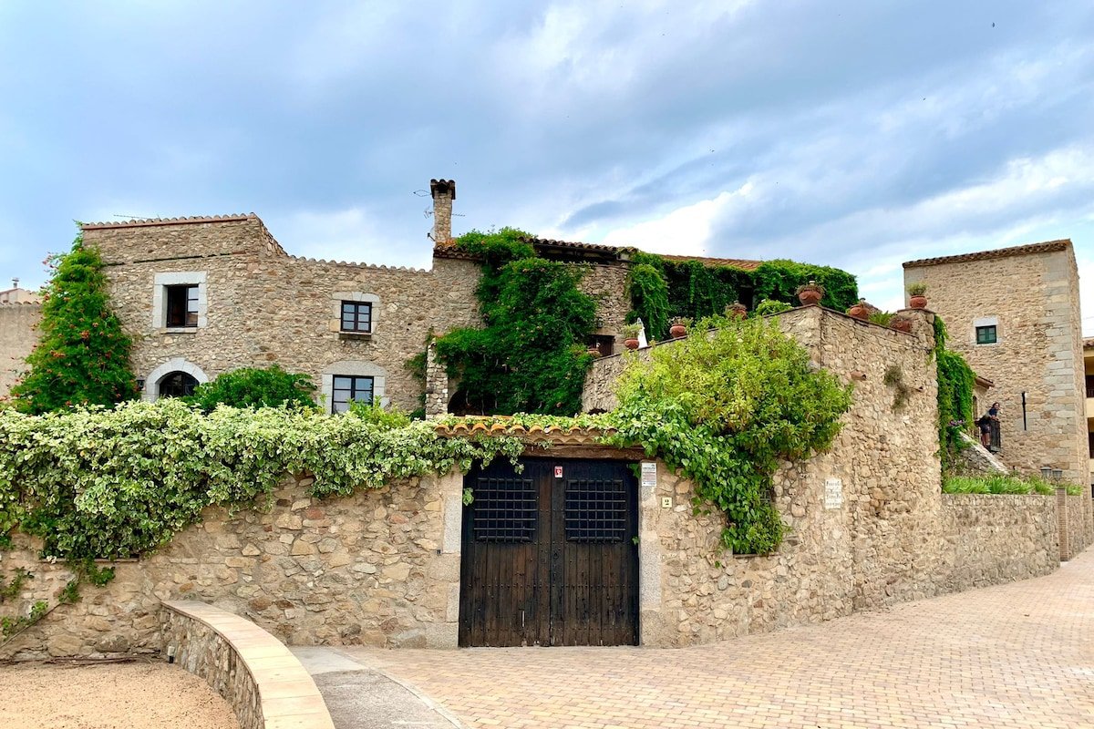 Racons del Fort: Castle hosting up to 18 people gallery image 2