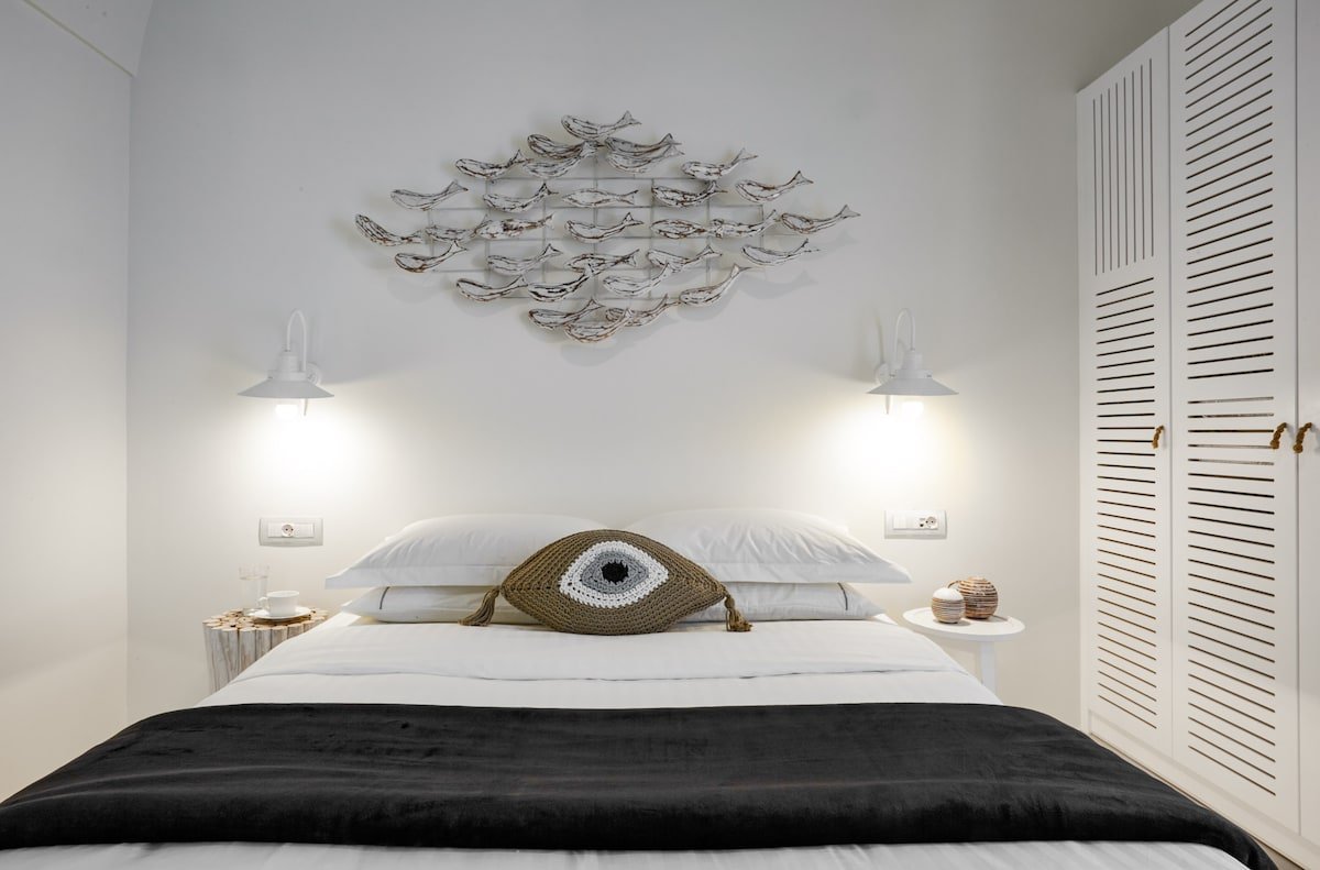 Eolia Kamari Villa gallery image 4