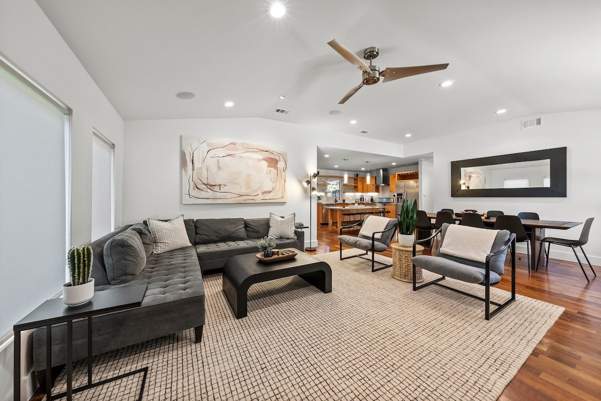 SocoVilla: Downtown Pool GolfGreen FirePit 18Beds gallery image 3