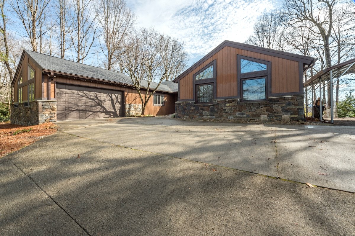 White Pine Retreat | Pet-friendly, Views, Near AVL gallery image 5