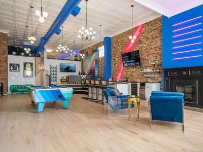 Neon Dream in River West!