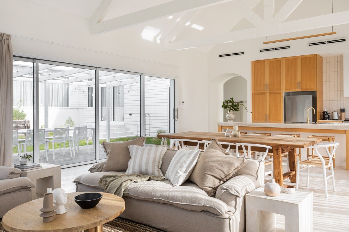 Large modern comfortable – 6 beds – 2 bathrooms gallery image 4