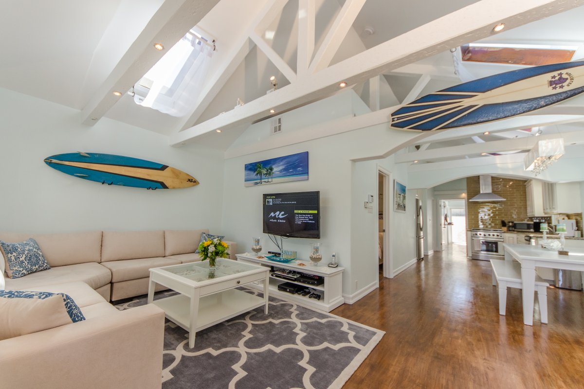 Beach Cottage – 1.5blks to Beach!