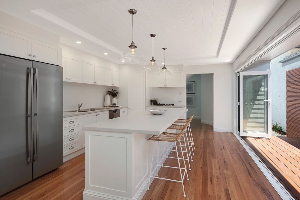 Seabreeze 4 bedroom home 1 minute walk to beach gallery image 4