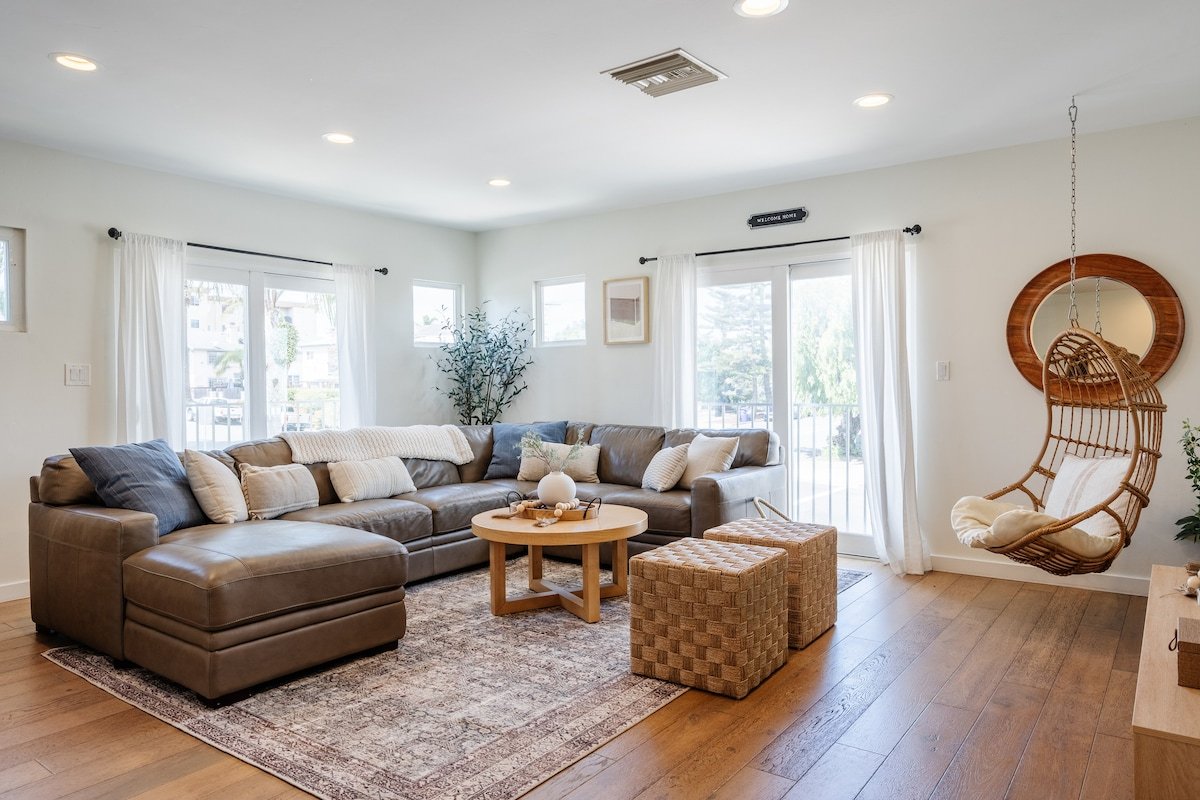 Dual Home Retreat | Sleep 16 | Prime PB Location gallery image 2