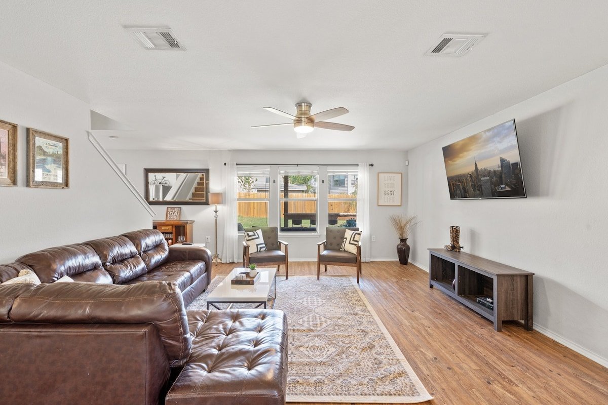 ATX Backyard BBQ | 10min to downtown & airport gallery image 5