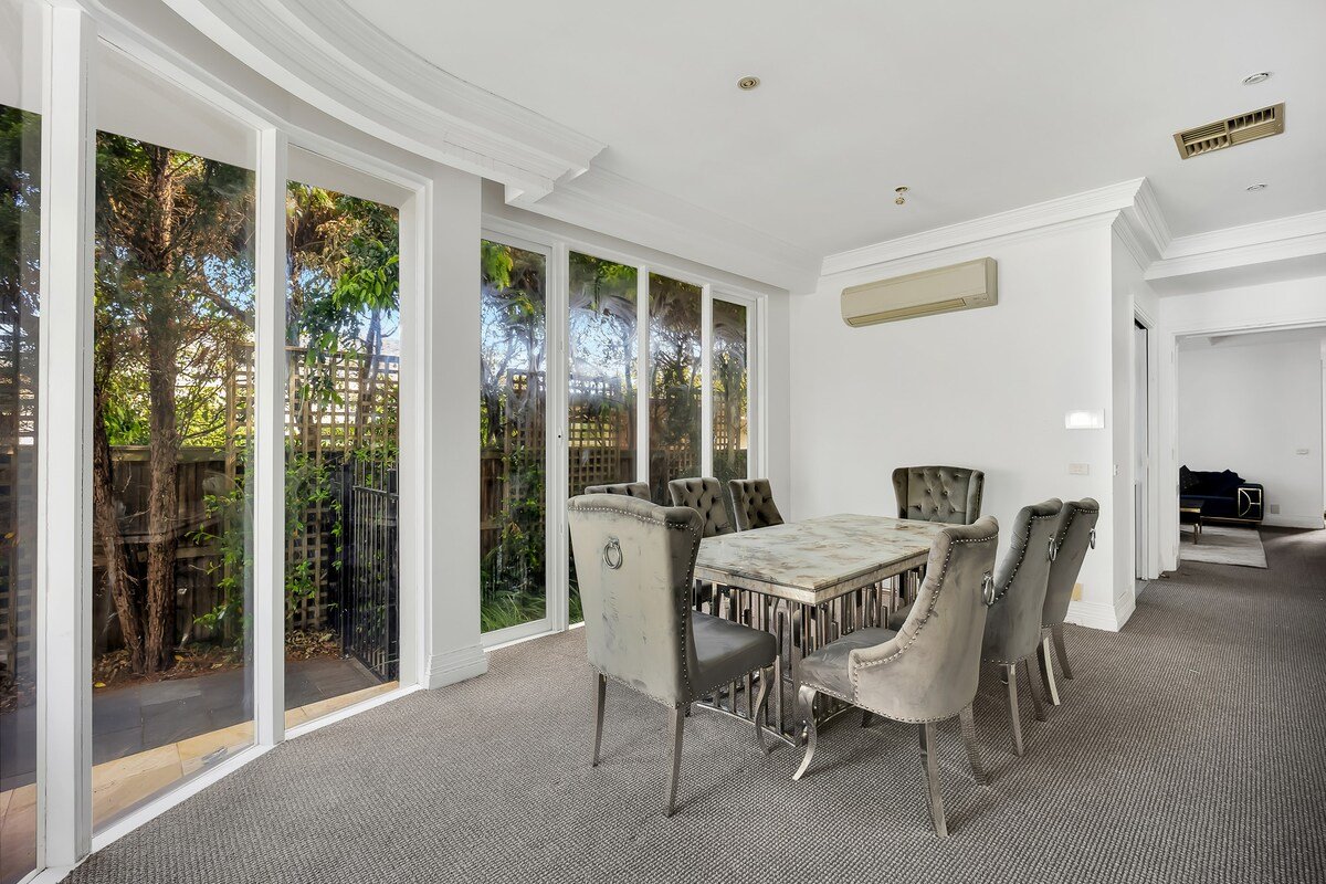 Brighton House w/ Pool gallery image 5