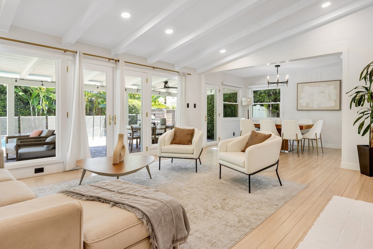LA Modern Vacation Retreat *New Listing* gallery image 2
