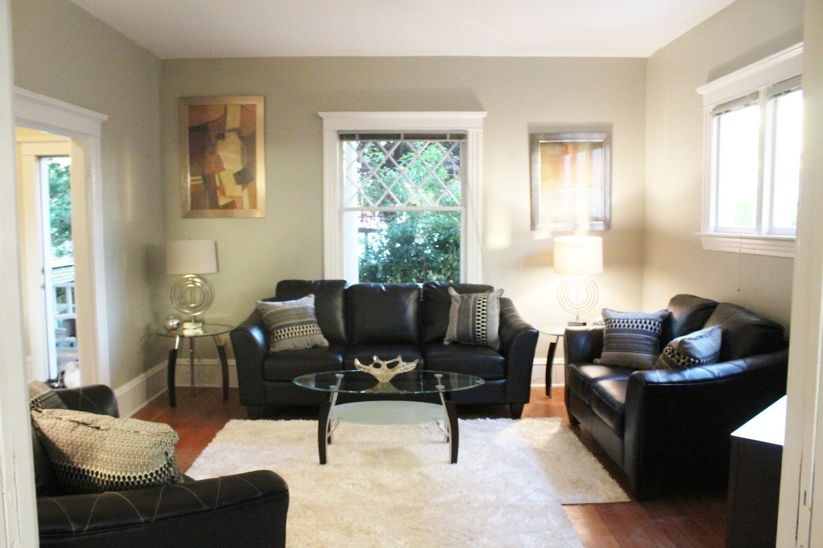 Capitol Hill Estate gallery image 2