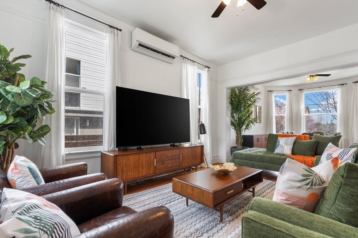 Northwest Retreat with Cedar Hot Tub gallery image 2