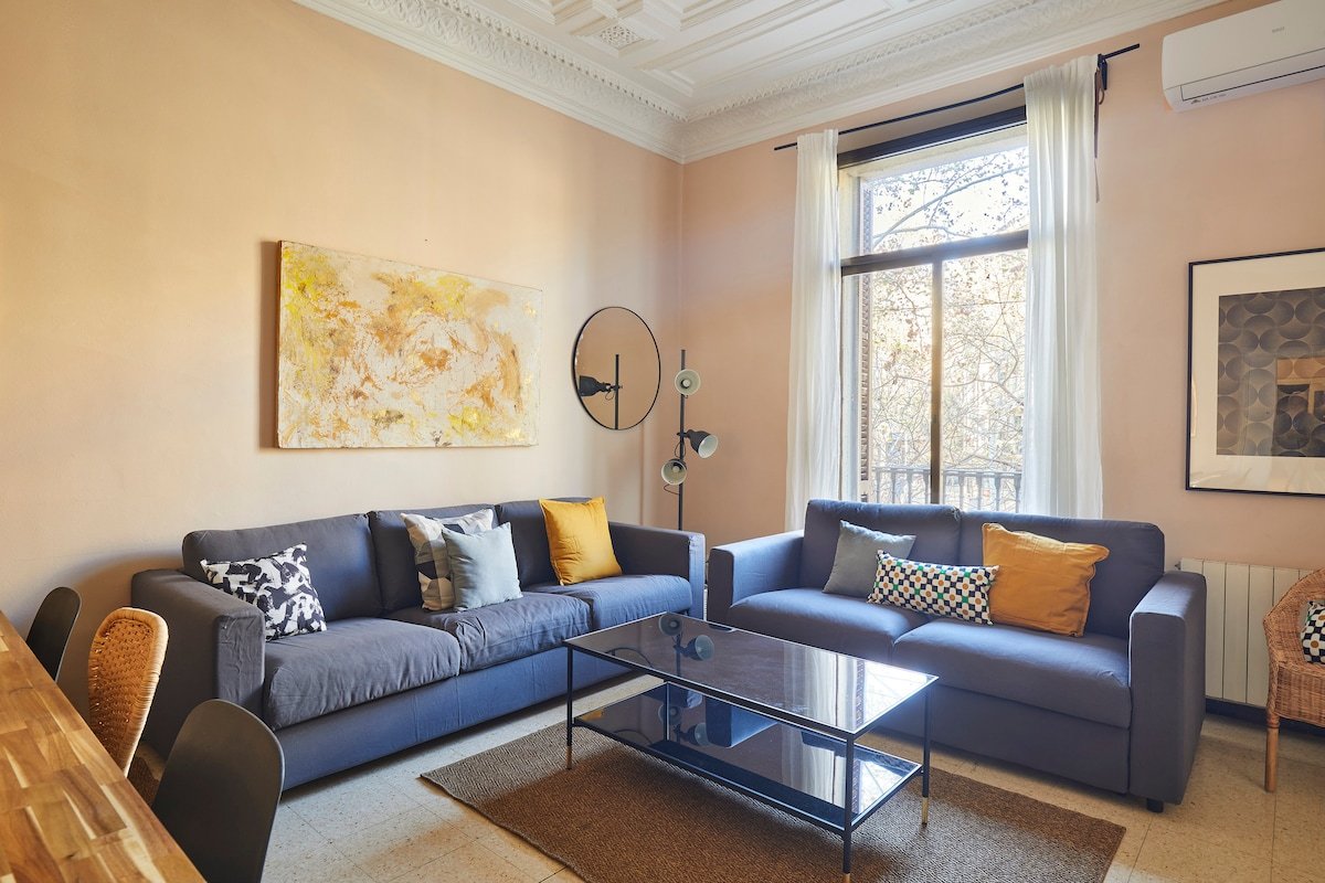 Huge Modernist Apartment Arc de Triomf. gallery image 5