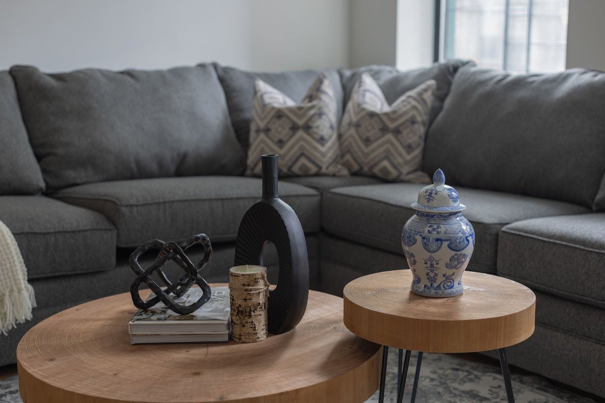 Spacious 4 bedroom Midtown west gallery image 5