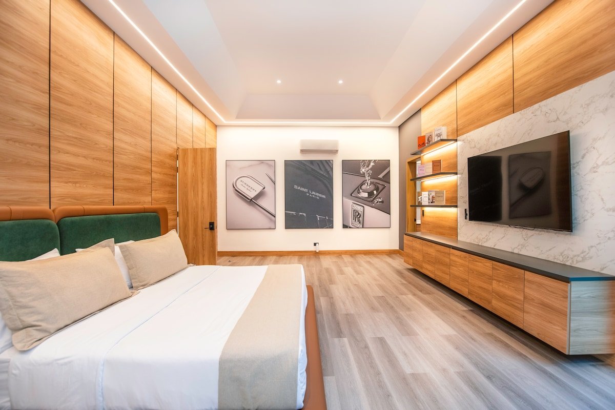 Luxe Villa Poblado l Heated Pool l Nightclub gallery image 2