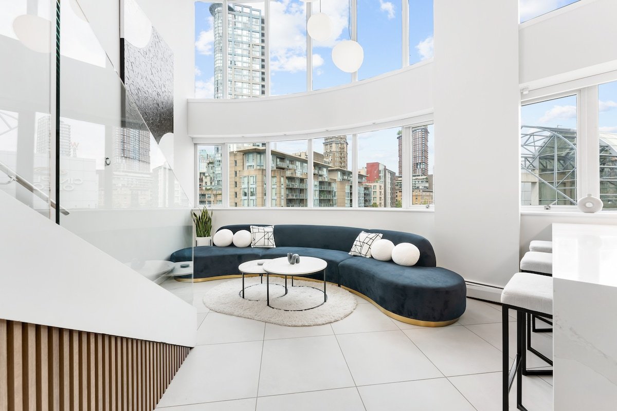 The Vancouver Penthouse, 2-Level, Patios, Hot Tub gallery image 4
