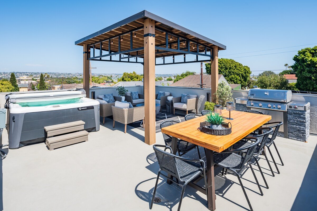 Dream 3BR Rooftop/Gym/Spa/Views gallery image 3