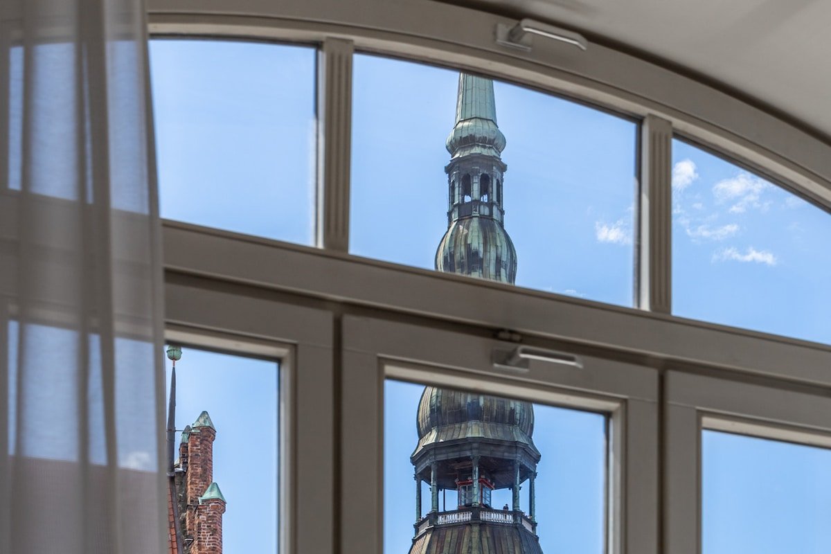 Spacious 3bd Old Town apartment with view & AC gallery image 4