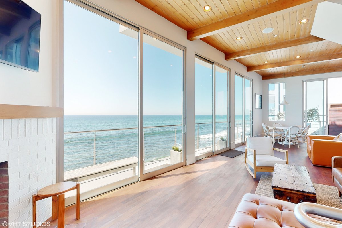 On the water! Gorgeous 3 Bdrm Home w/ hot tub