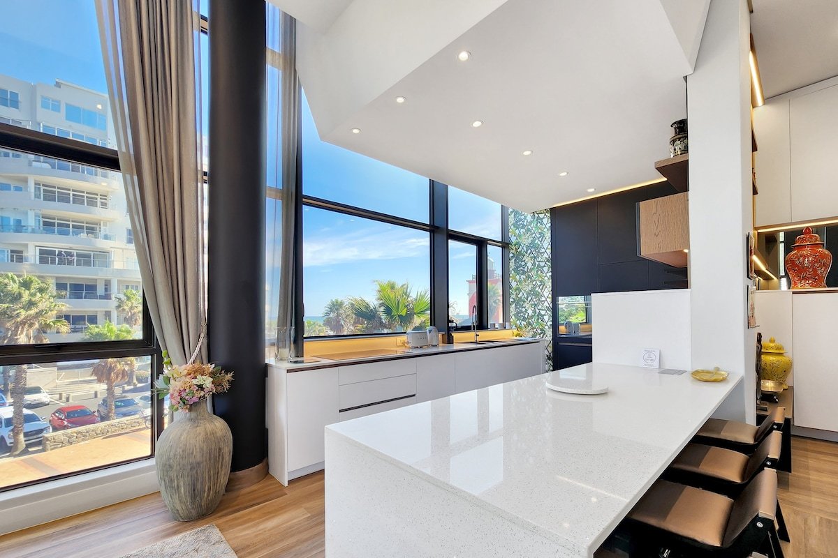 Stylish Mouille Point-2 Bedroom gallery image 3