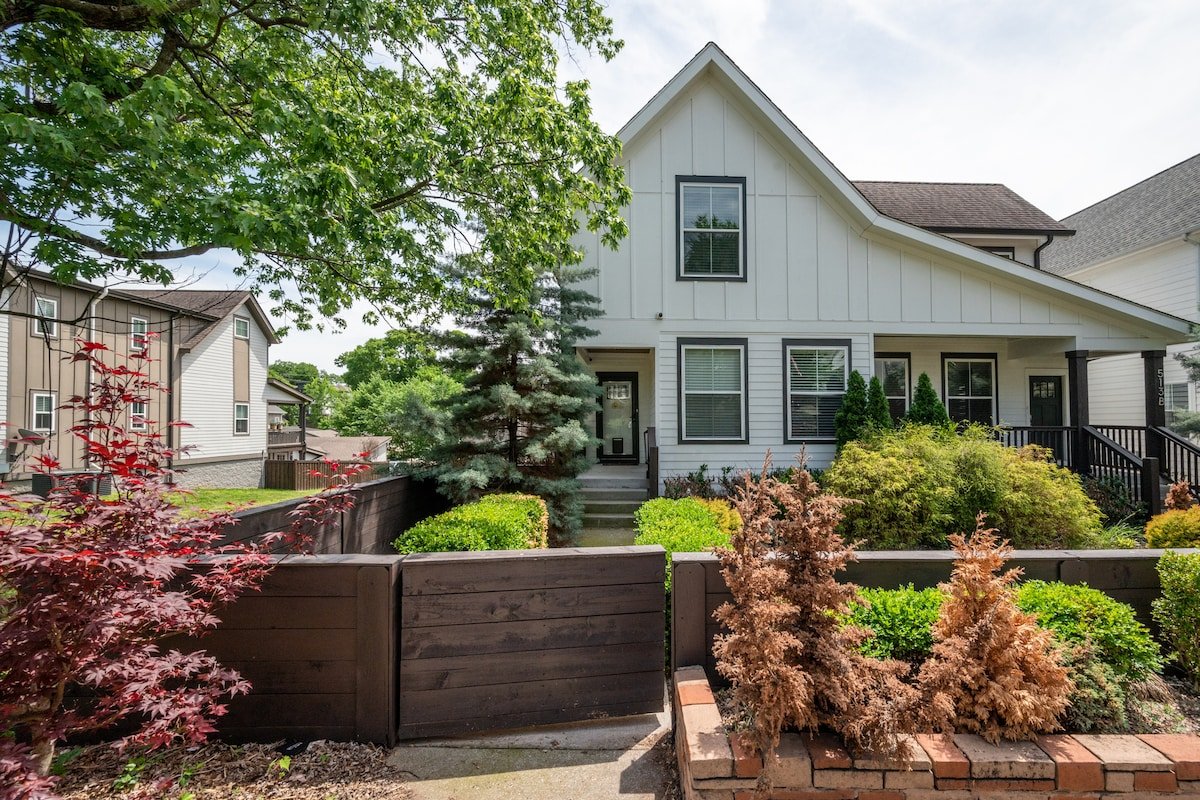 8 Bedrooms 6 Bathrooms -5 mins to downtown gallery image 3