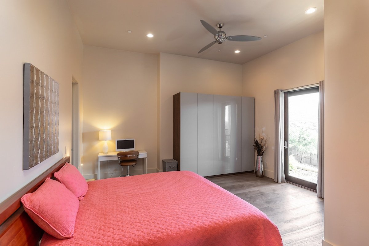 Stunning California Resort + Infinity Pool gallery image 3