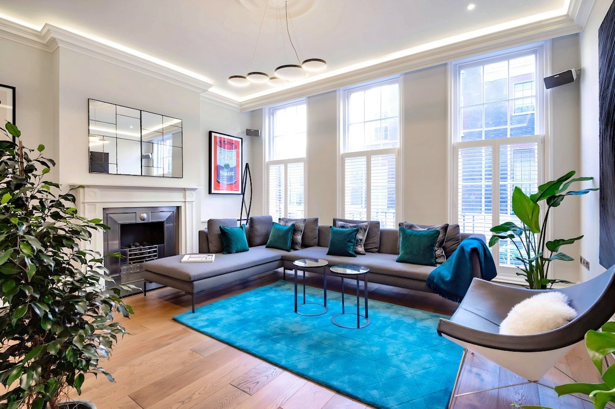 Elegant Townhouse in Trafalgar Square gallery image 2