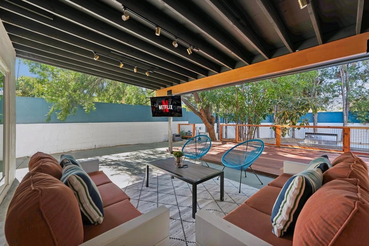 Ultimate LA Villa: Htd Pool, Ping Pong, BBQ, Gym gallery image 4