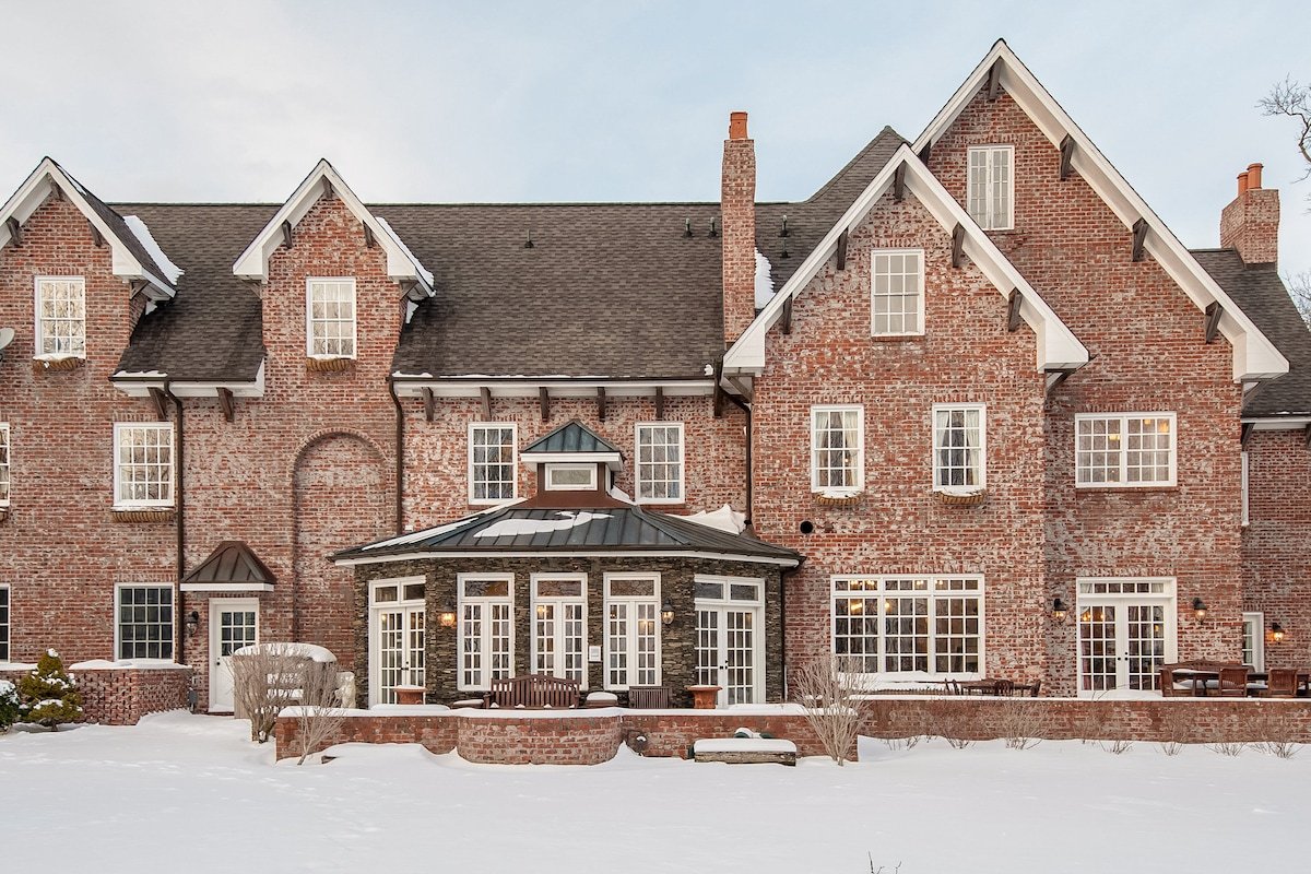 Twickenham House Mountain Estate