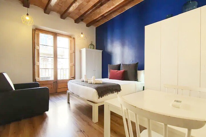 Nice 4 bedroom apt en suite gothic quarter gallery image 5