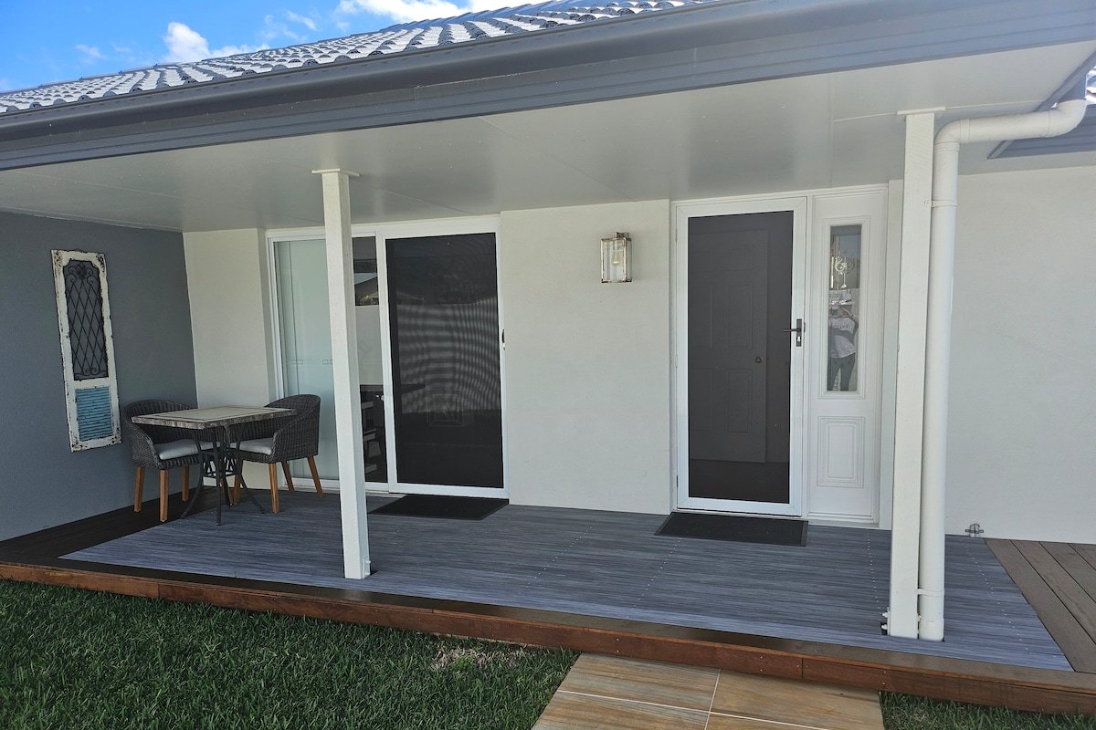 High Tide Golden Beach. Pet friendly gallery image 3