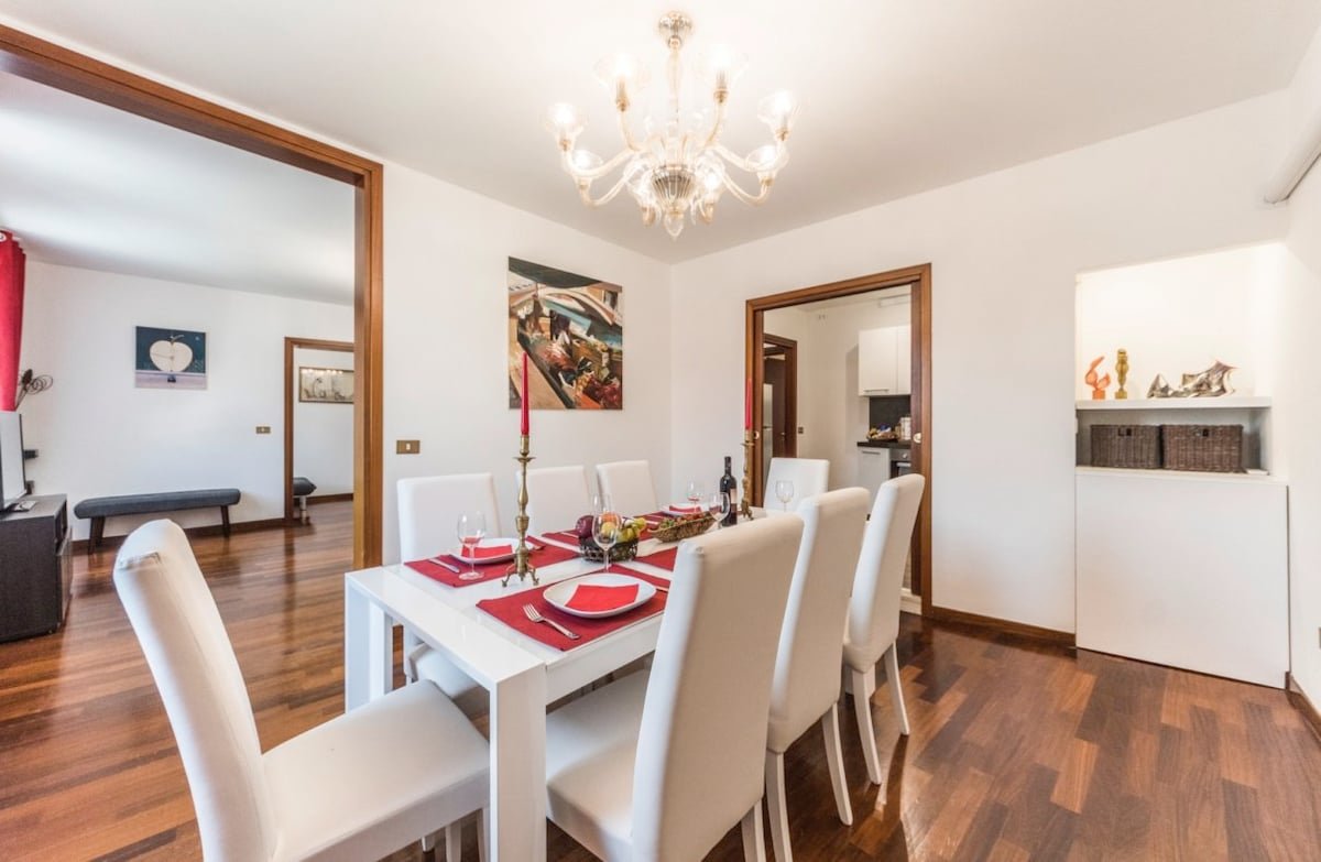 Rialto apartment with Canal Grande view gallery image 3