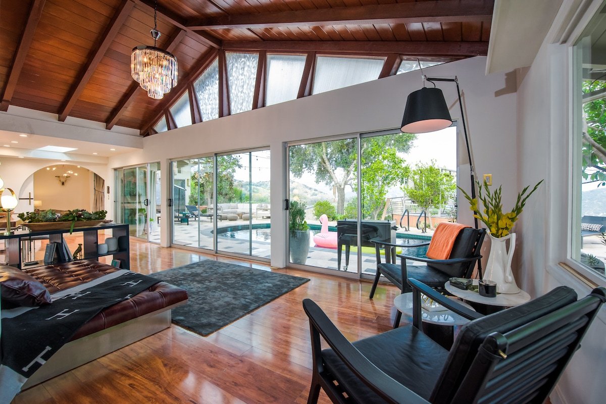 HOLLYWOOD HILLS LUXURY SANCTUARY, POOL, BAR & BBQ gallery image 4