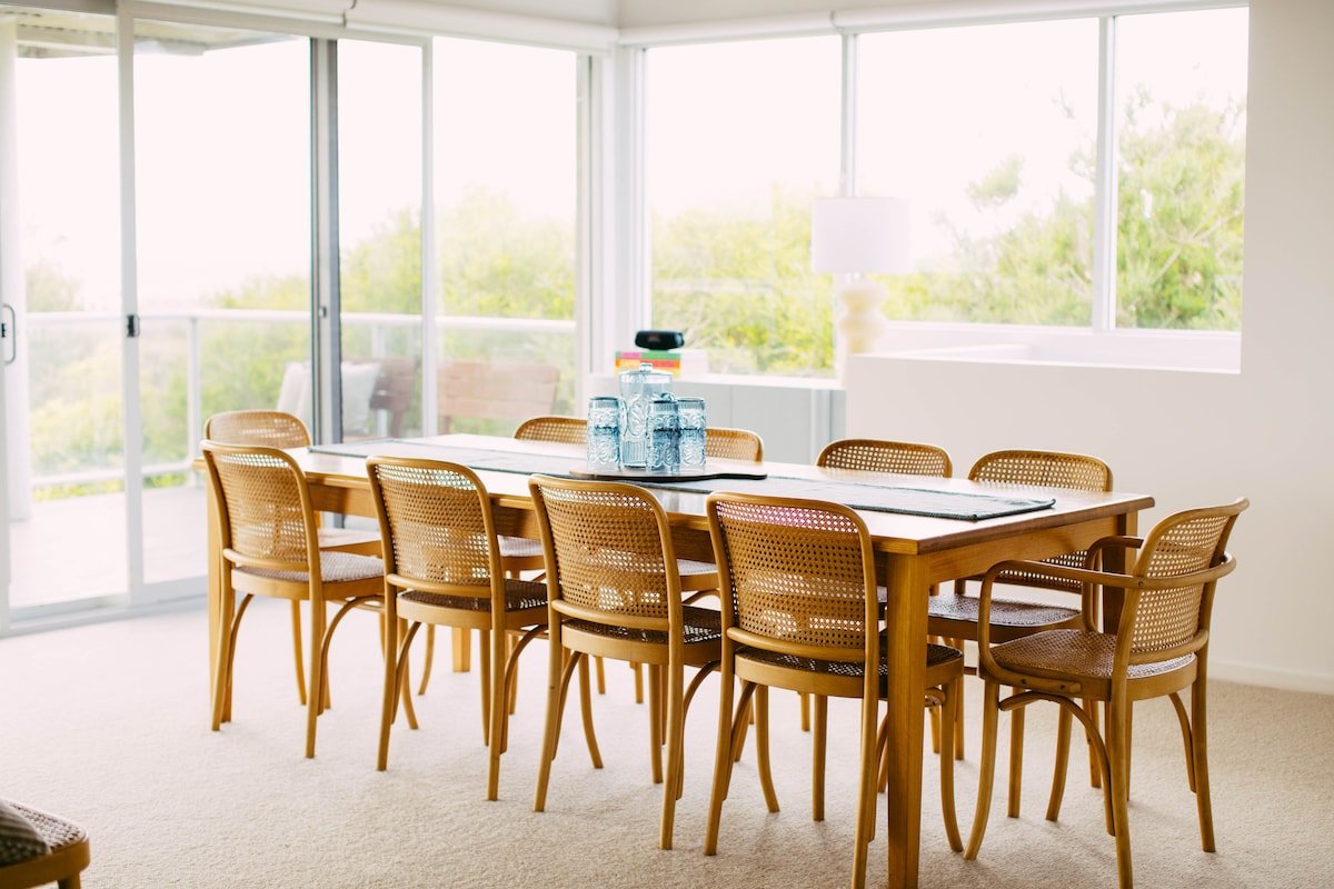 Melba Views – beachfront luxury for family groups! gallery image 4