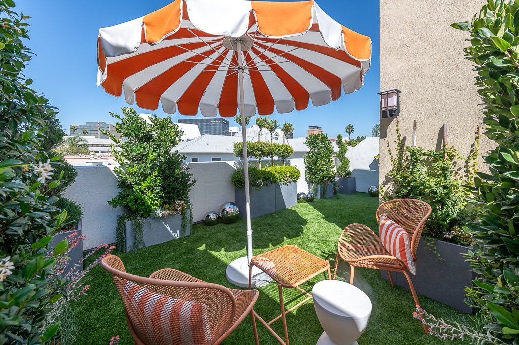 Gorgeous Townhouse on Rodeo (one year minimum) gallery image 3