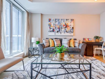 2 BDRM/2BTH with Parking/Union Station/ACC