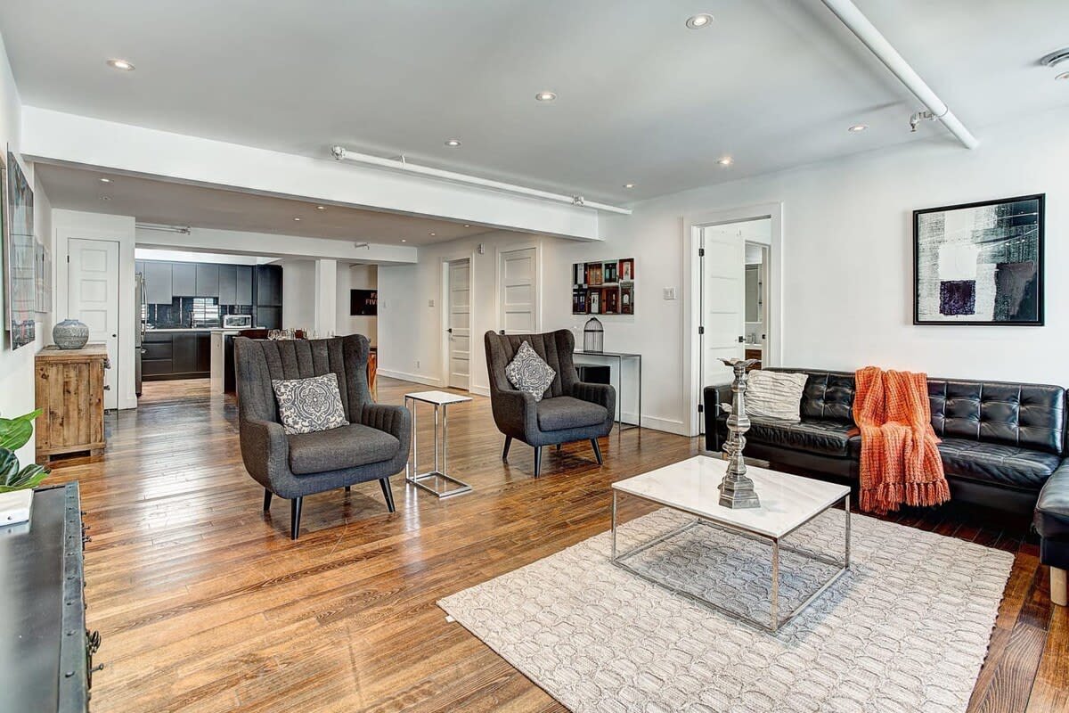 Old Montreal 2BD- 2BA|Free Parking gallery image 2