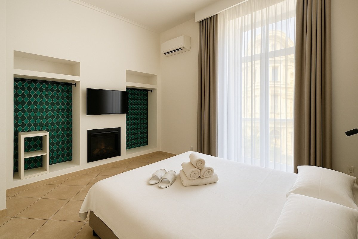 2b NEW Luxury apt with balcony in city center gallery image 2