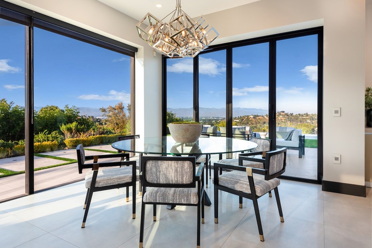 Picturesque Gem with Luxe Comfort & Scenic Views gallery image 2