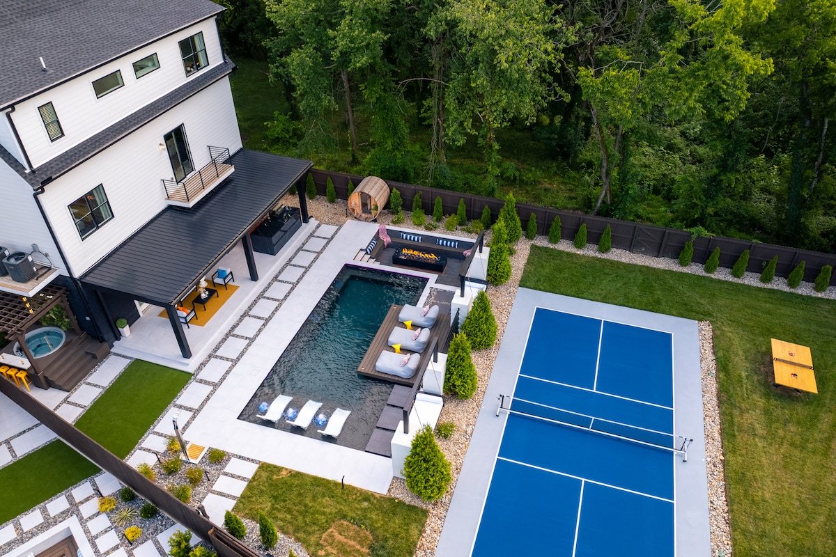 “The Pop Art Haus” | Gameroom • Pool • Pickleball gallery image 2